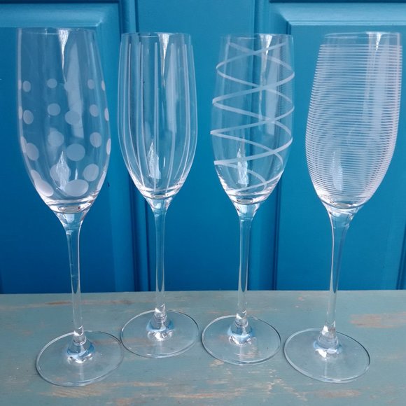 Toasting Glasses Set of 4 Etched Glass Flutes Mikasa Crystal Polka Dots Swirls - Picture 7 of 16